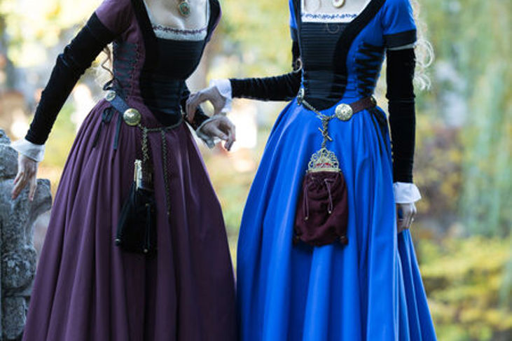 Fitted Dress With Velvet Renaissance Memories